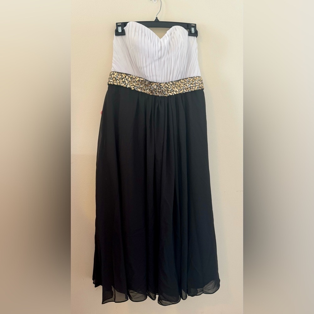 Elegant Black and White Skirt with Embellished Waist